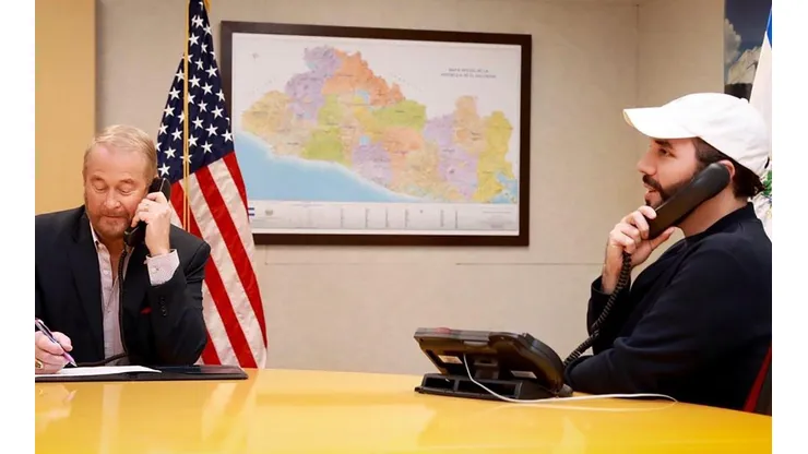 Bukele junto al embajador estadounidense en llamada con Donald Trump.