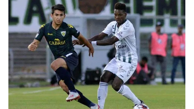 Legionario hondureño sueña con llegar a la primera división de España en el próximo mercado