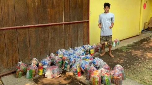 El surfista y un gesto enorme para su comunidad.