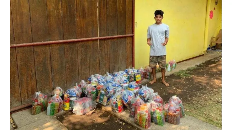 El surfista y un gesto enorme para su comunidad.