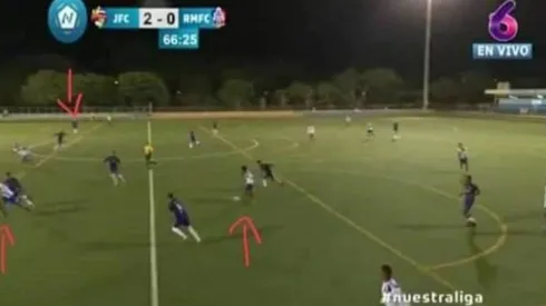 El jugador está claramente habilitado cuando su compañero da el pase.