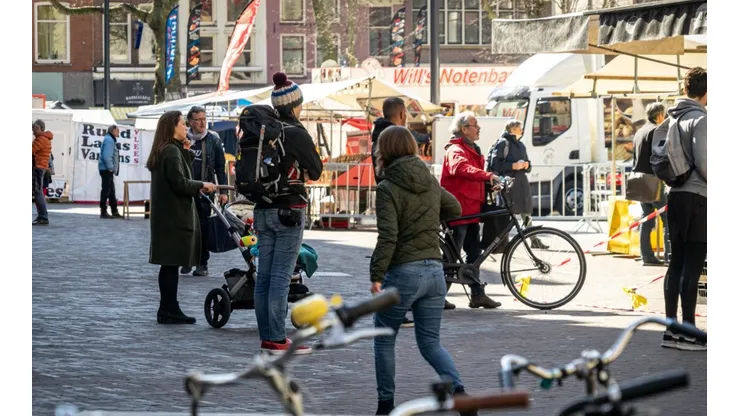 Distintos puntos de Amsterdam, con la misma gente de siempre.