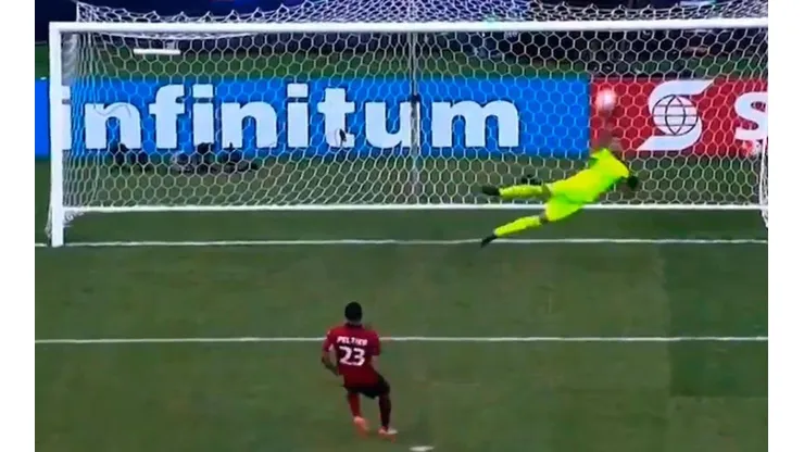 La atajada monumental de Jaime Penedo ante Trinidad y Tobago