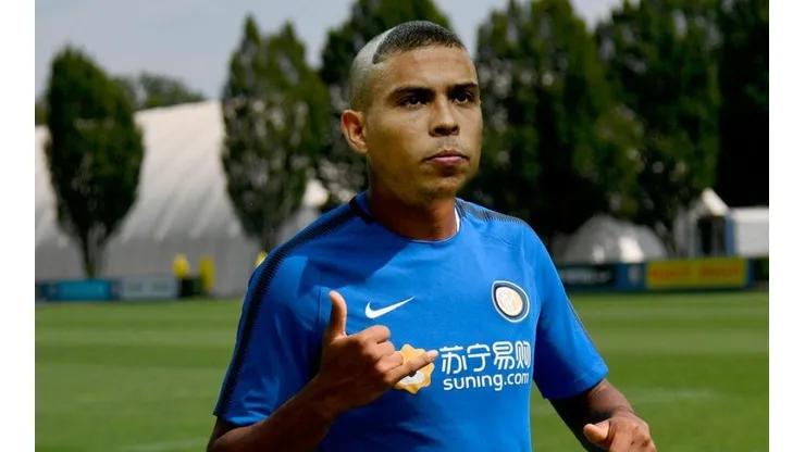Rigoberto Rivas se cortó el cabello y homenajeó a Ronaldo Nazario