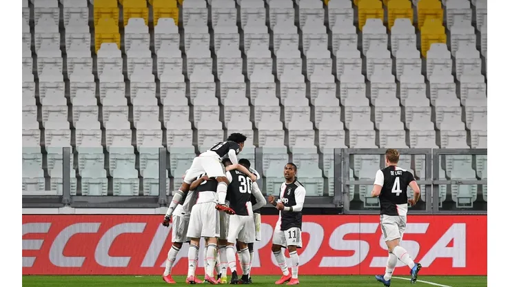 La Juventus festeja su gol a puertas cerradas por el COVID-19.