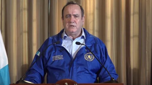 Presidente de Guatemala ordena cerrar carreteras, playas, y lagos