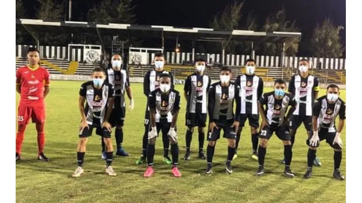 Jugadores del Diriangén protestan por la continuación del fútbol en Nicaragua a pesar del coronavirus