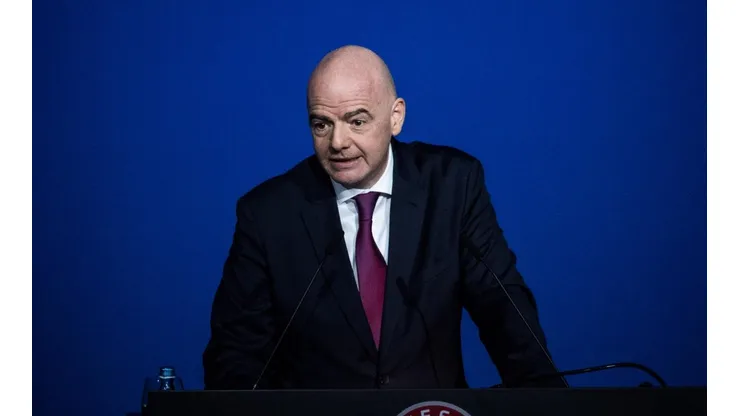 Infantino busca forma de ayudar a los clubes.