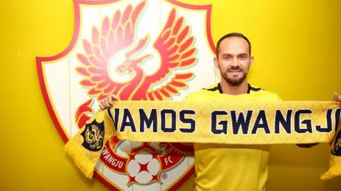 Marco Ureña fue presentado por el Gwangju FC