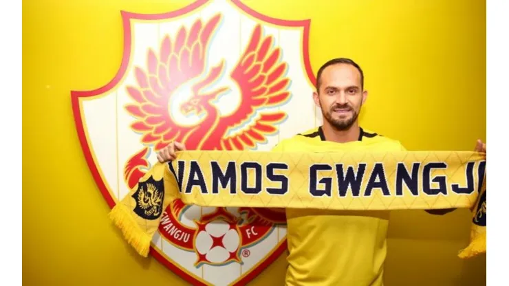 Marco Ureña fue presentado por el Gwangju FC