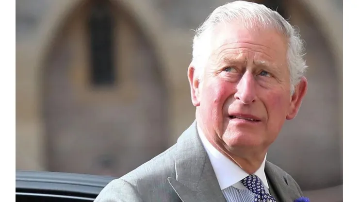 El príncipe Carlos de Inglaterra dio positivo de COVID-19