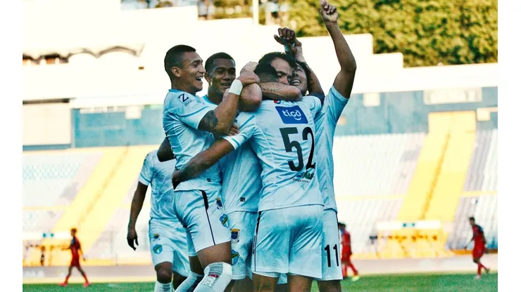 Comunicaciones se llevó el Clásico 312