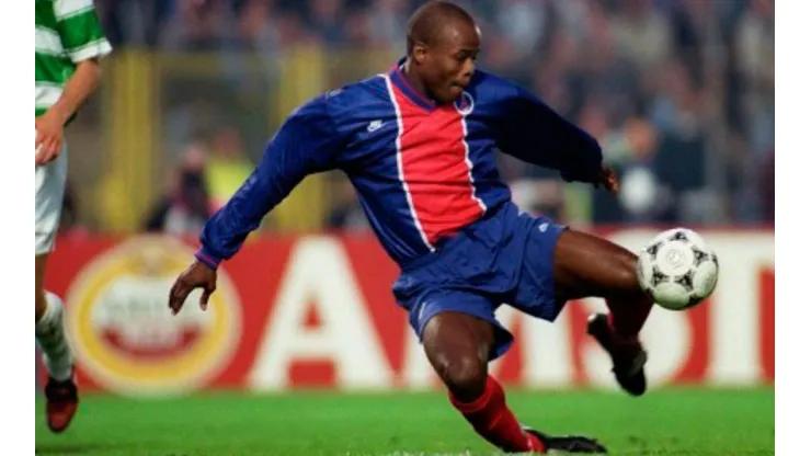 Dely Valdés con la camiseta del PSG