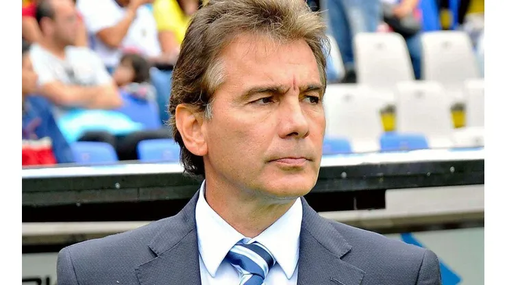 Carlos De los Cobos, entrenador de El Salvador