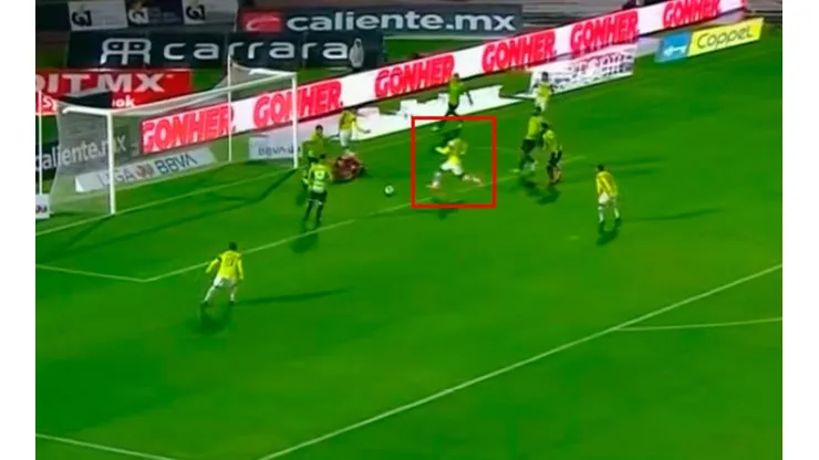 Joel Campbell volvió a las canchas anotando un gol
