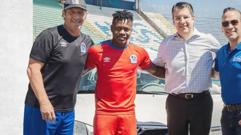 El Olimpia le entregó carro nuevo a Junior Lacayo