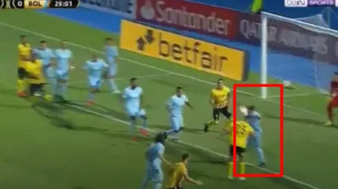 Amargo debut: Roberto Domínguez provocó un penal en contra y salió de cambio
