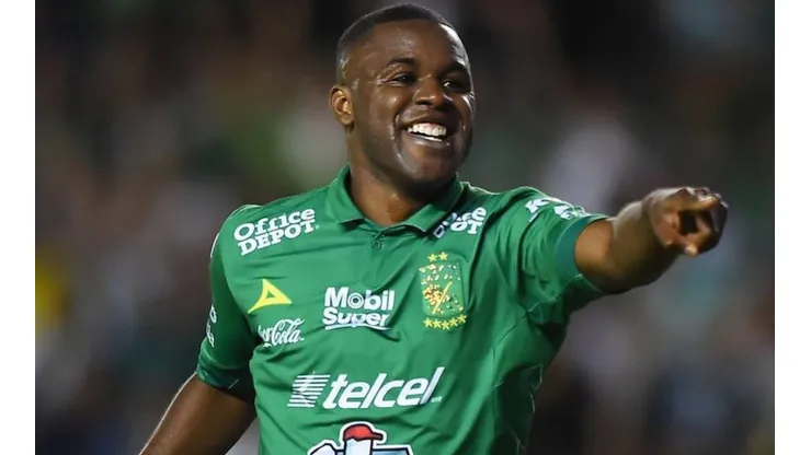 Joel Campbell vistiendo los colores del León