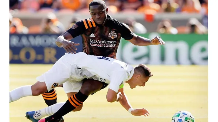 Maynor Figueroa fue una pesadilla para Chicharito Hernández