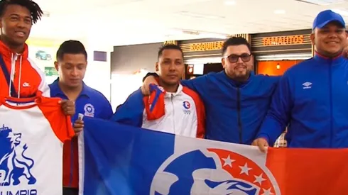 Una gran cantidad de fanáticos recibió al Olimpia