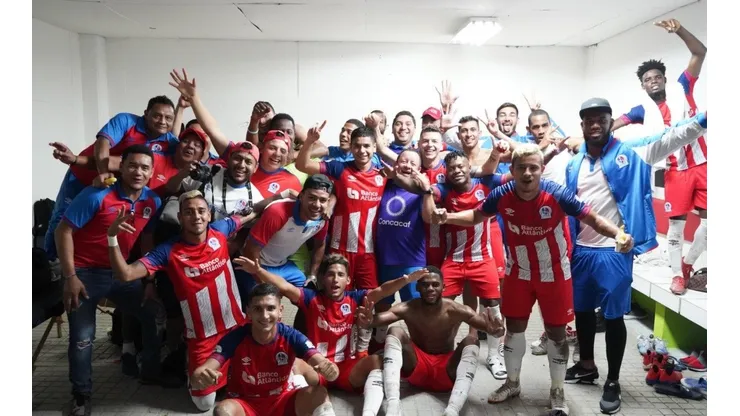 Olimpia festeja su triunfo ante el Marathón