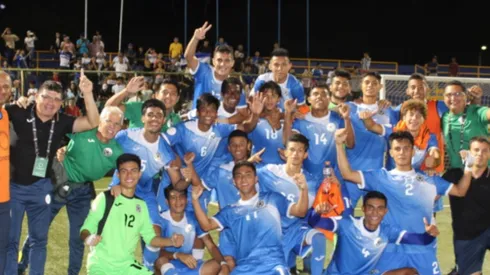 El plantel de Nicaragua Sub 20 festejando la clasificación