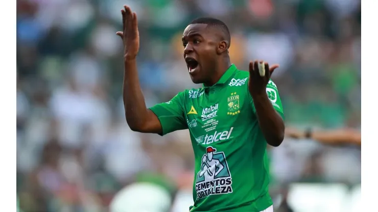 Joel Campbell defendiendo los colores del León
