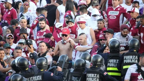 Por incidentes entre la Ultra y la policía, el Clásico Nacional se suspendió siete minutos