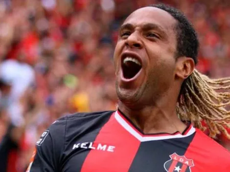 Jonathan McDonald se convirtió en el noveno máximo goleador de Primera