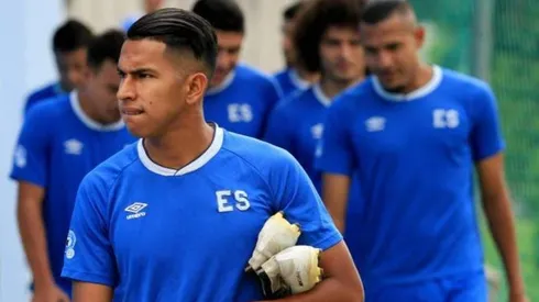 Denis Pineda con la selección de El Salvador