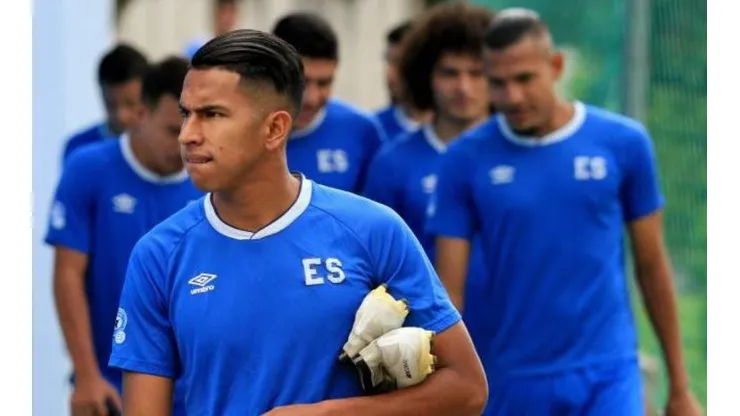 Denis Pineda con la selección de El Salvador