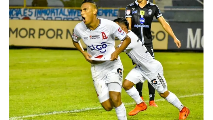 Raúl Peñaranda vistiendo los colores de Alianza