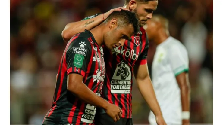Alex López metió dos goles, pero no celebró ninguno
