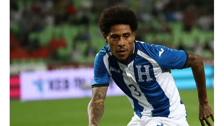 Henry Figueroa jugando para la selección de Honduras