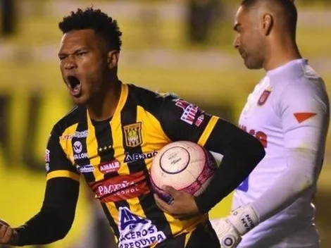 Rolando Blackburn fue elegido como uno de los mejores delanteros en Bolivia