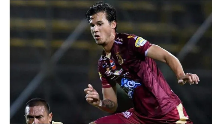 Juan Pablo Vargas viajó a Colombia para sumarse a su nuevo club