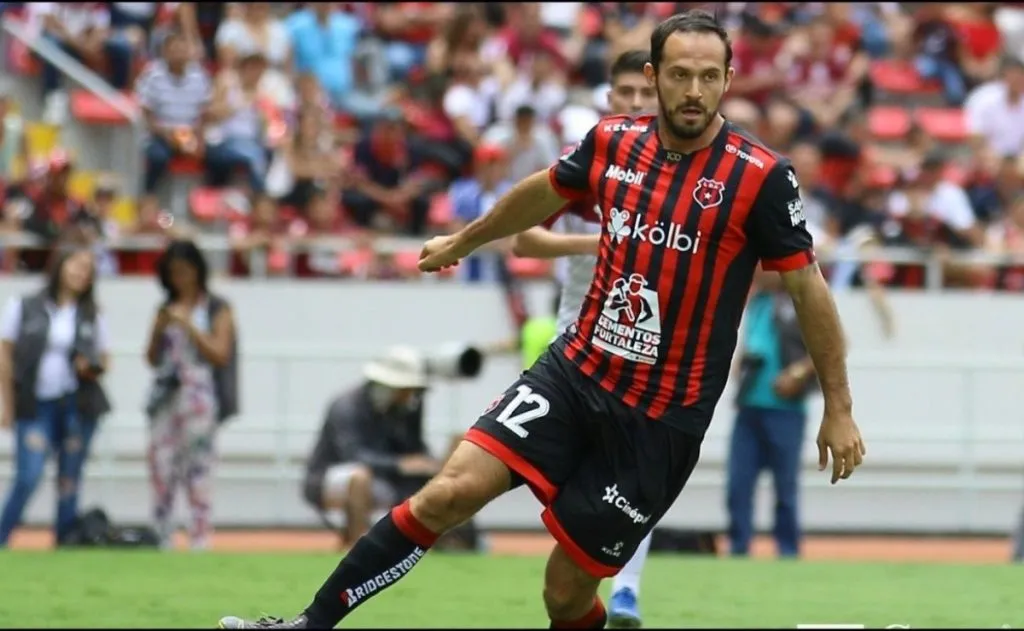 Alajuelense soñaba con el retorno de Ureña.