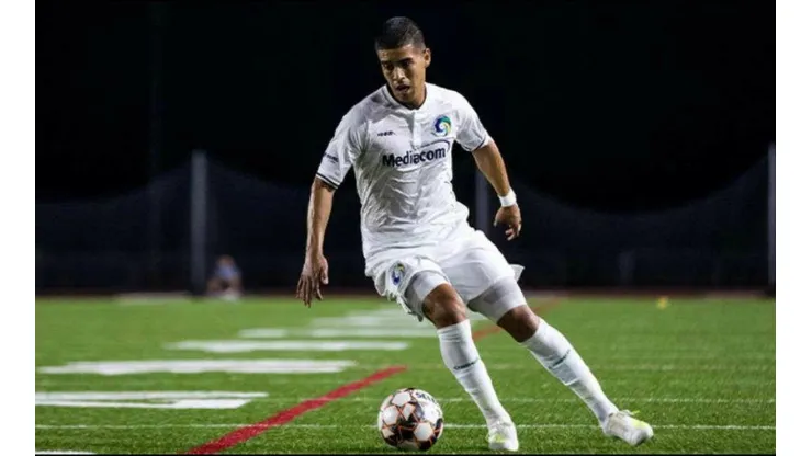 Efraín Burgos cambia de equipo para estar en la Selecta