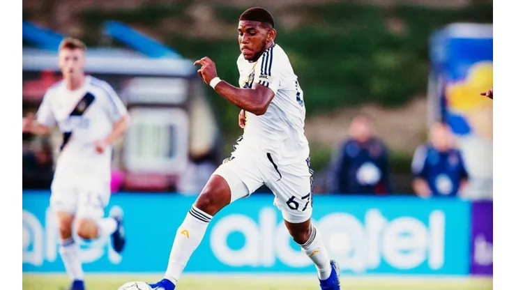 El Galaxy de Los Ángeles reafirma su confianza en Carlos Harvey