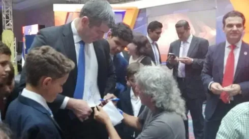 Conmovedor: Fernando Palomo le pidió el autógrafo a Mágico González