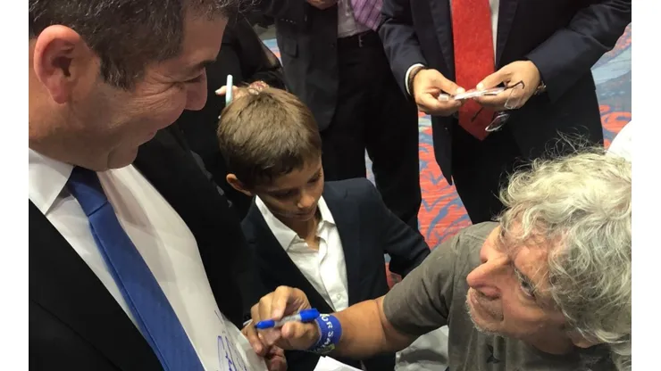 Fernando Palomo emociona a todo El Salvador con mensaje sobre el 'Mágico'