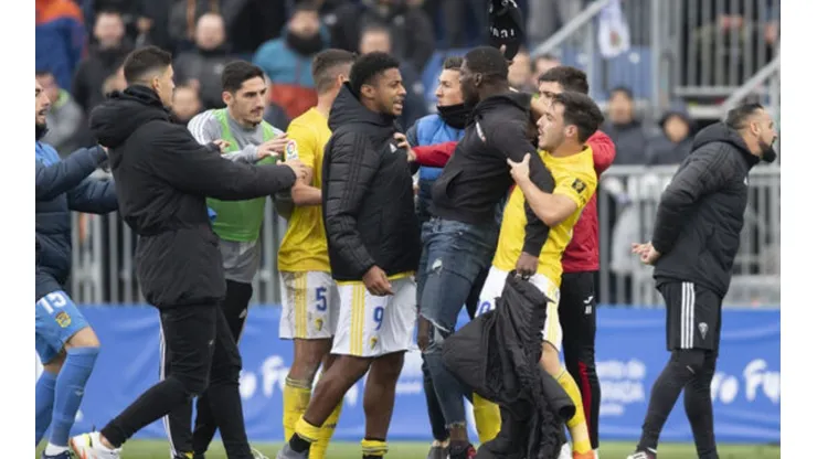 Cádiz perdió y el 'Choco' Lozano acumuló 7 partidos sin hacer gol