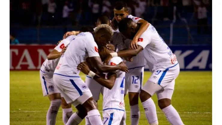 Pedro Troglio le pide a sus futbolistas que no hagan el amor