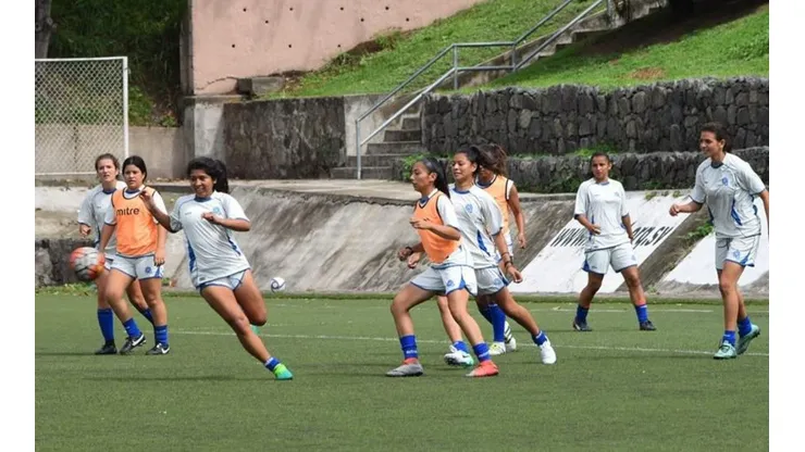 Selección femenina El Salvador