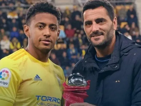 El estadio entero aplaudió a ‘Choco’ Lozano al recibir premio en España