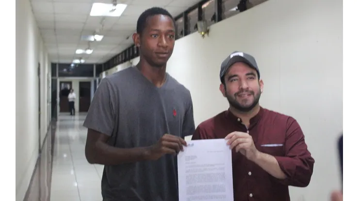 Solicitud de nacionalización de Brayan Gil