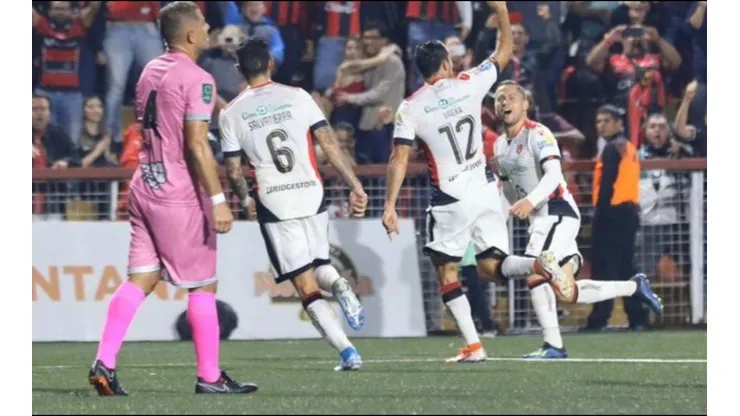 Alajuelense derrotó 3-0 a la UCR y es más líder que nunca