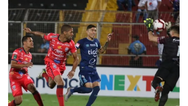 Alianza sufrió y perdió, pero se clasificó a semifinales