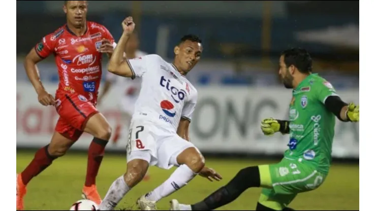 Alianza pega primero y derrota a San Carlos por 2-0