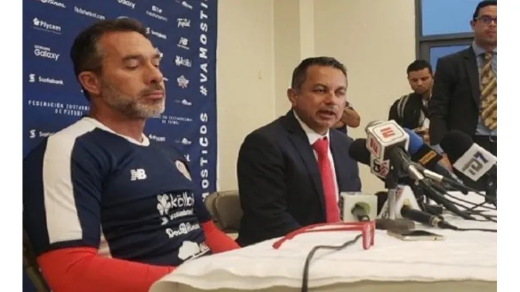 Matosas sorprende a toda Costa Rica y no es más entrenador de la selección